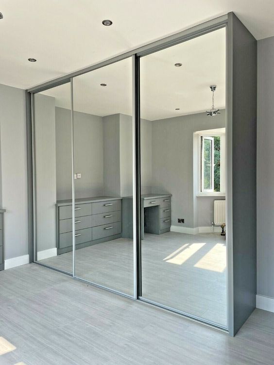 Triple Sliding Doors - Mirror / Mirror / Mirror
