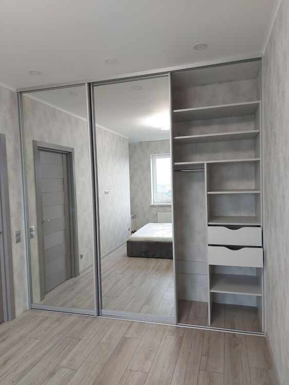 Triple Sliding Doors - Mirror / Mirror / Mirror